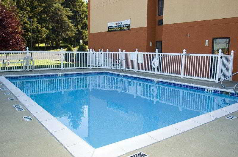 Best Western Plus Executive Inn St. Marys Удобства фото