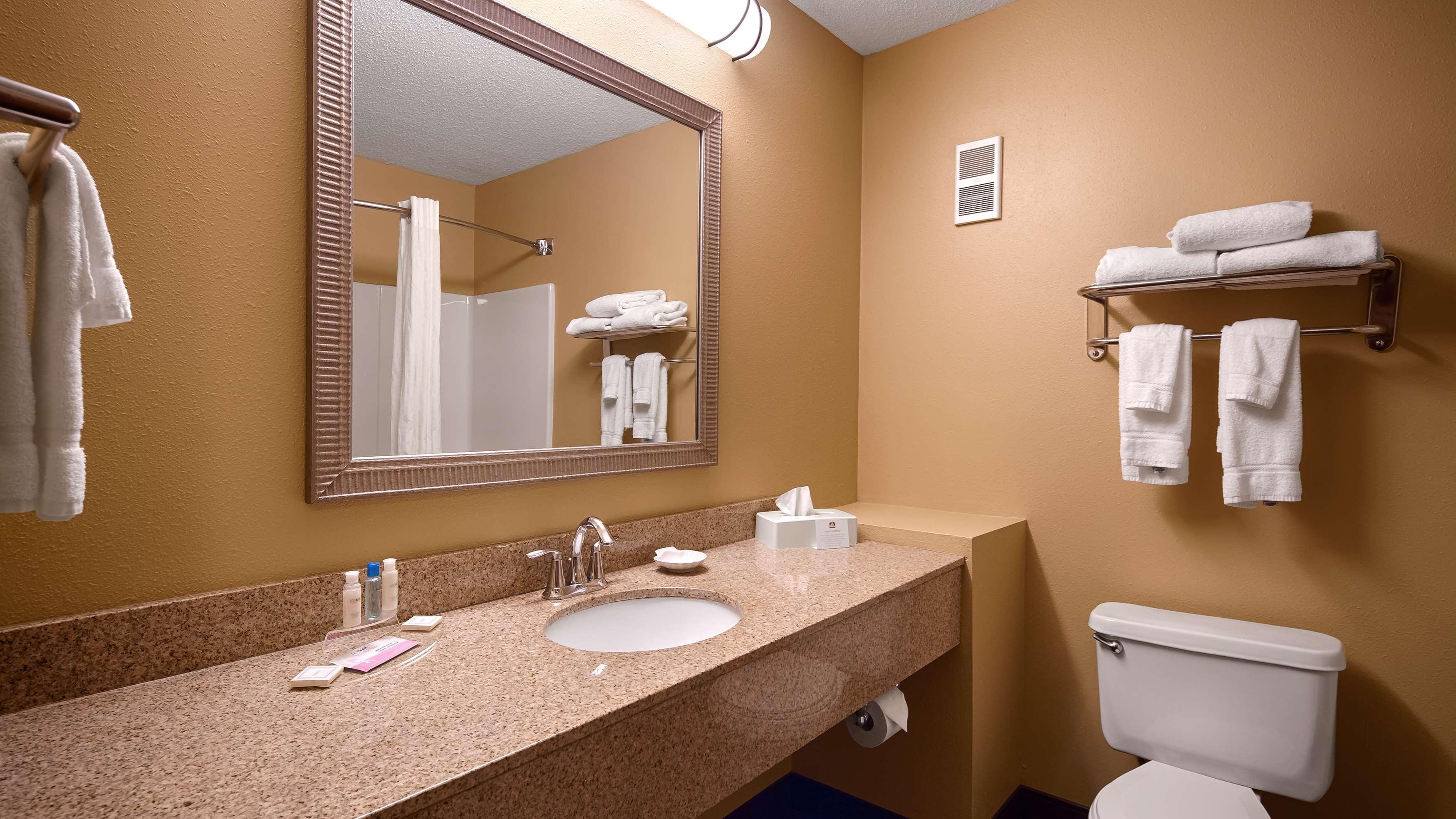 Best Western Plus Executive Inn St. Marys Экстерьер фото
