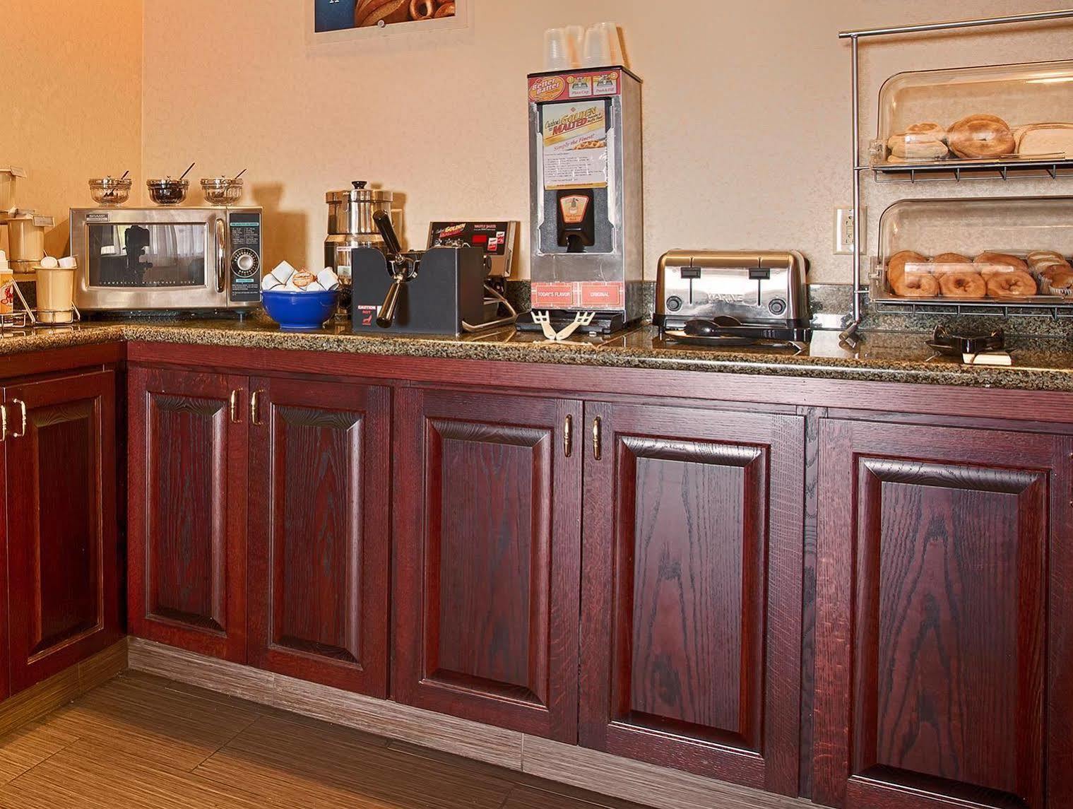 Best Western Plus Executive Inn St. Marys Экстерьер фото